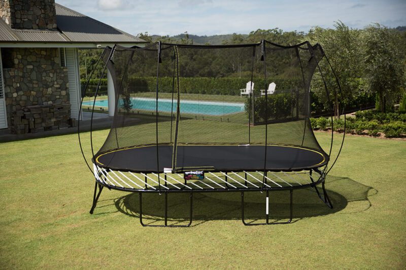 טרמפולינה אליפטית חכמה ללא קפיצים – Springfree Large Oval (2.4x4.0 מטר) – תמונה 2